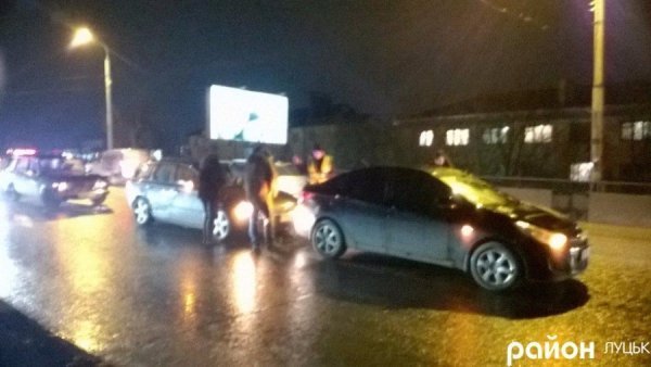 У Луцьку три автівки потрапили в аварію. ФОТО 