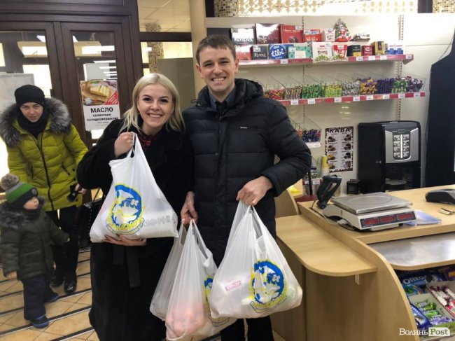 Смачні подарунки та знижки: міні-маркет «УгринівМолоко» відсвяткував дворіччя. ФОТО*