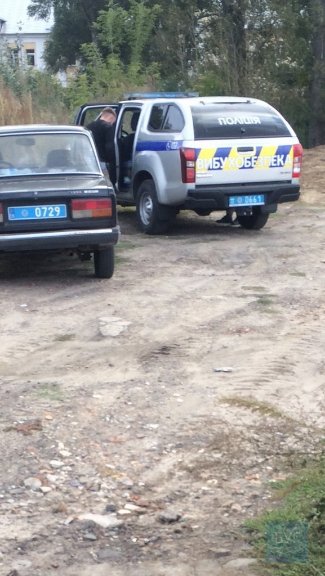 Ймовірно крадені: у помешканні волинянина поліція знайшла багато магнітол та інструментів. ФОТО