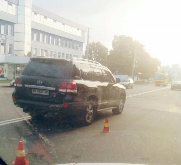 У Луцьку «Volkswagen» врізався у легковик. ФОТО