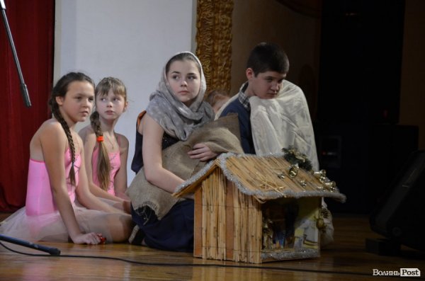 Віншування, янголи і різдвяне тепло: у Луцьку колядував фестиваль вертепів