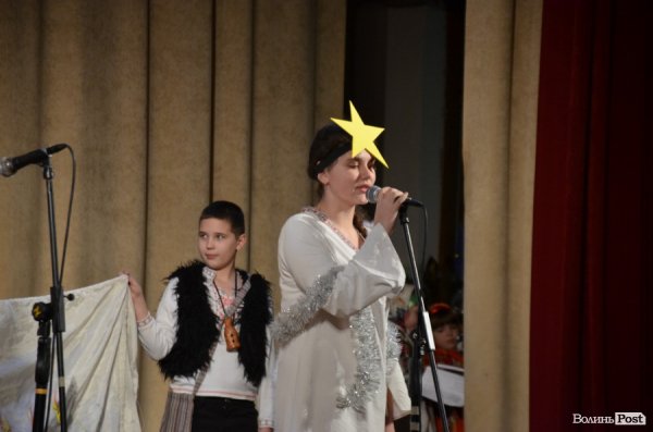 Віншування, янголи і різдвяне тепло: у Луцьку колядував фестиваль вертепів