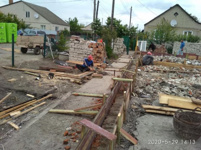 Масштабна пожежа у Рожищі: гуртожиток, що згорів ущент, почали відбудовувати. ФОТО