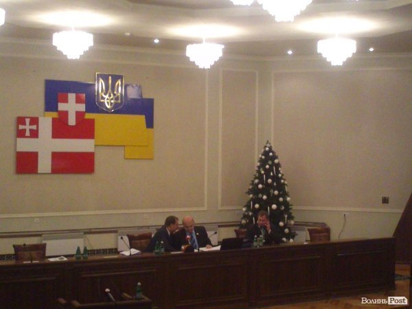 «Клімчука геть!» – плакати на сесії Волиньради. ФОТО