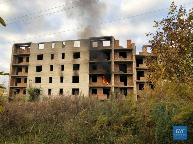 На Волині невідомі влаштували пожежу в недобудові. ФОТО