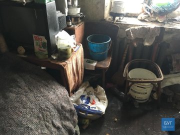 Жахливий сморід і відра з фекаліями: у гуртожитку на Волині страждають від сусіда-п'яниці. ФОТО