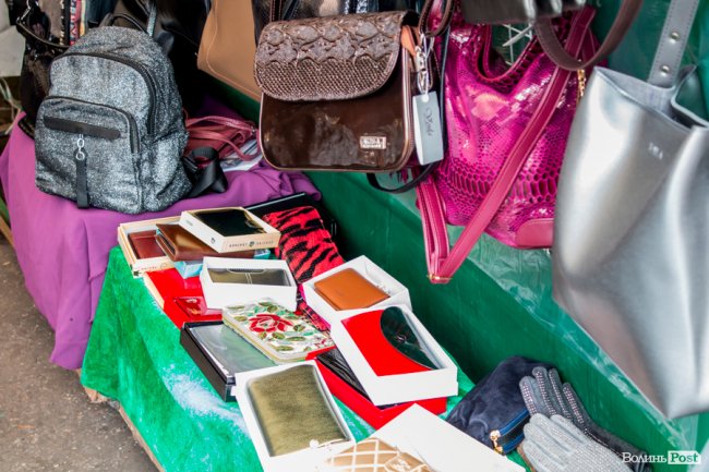 Від білизни до шикарних шуб: у Луцьку – Харківський ярмарок. ФОТО