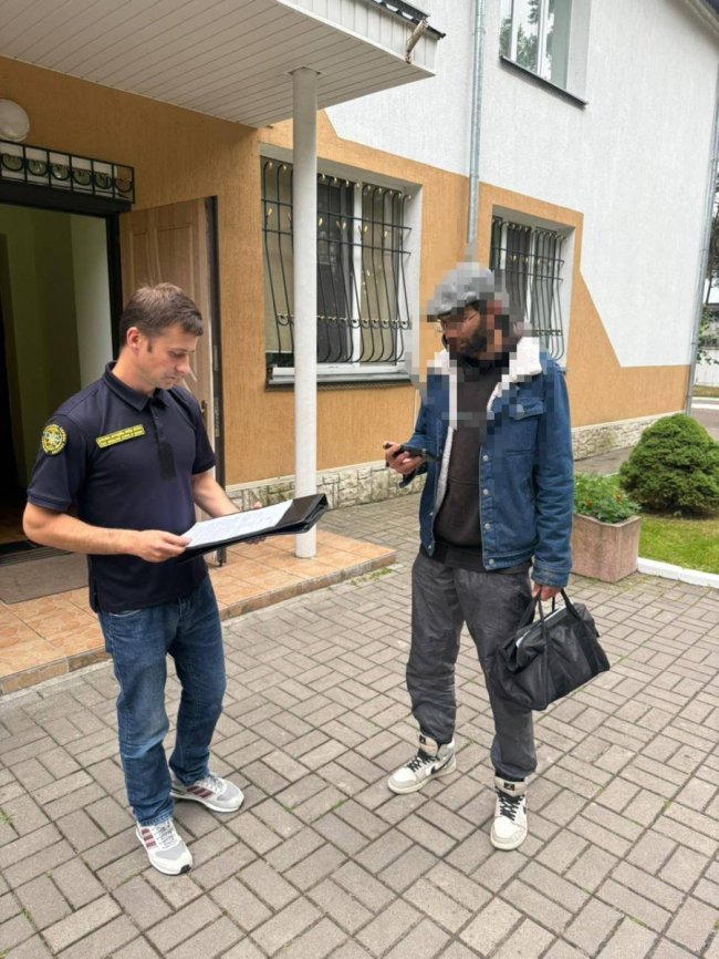 Сім років незаконно перебував в Україні: на Волині видворять громадянина Азербайджану