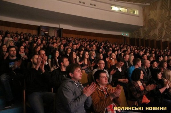 «Правий сектор прийшов до голови сільради зі словами «не я б’ю, верба б’є» - КВН у Луцьку. ФОТО