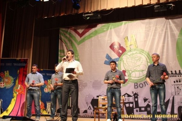 «Правий сектор прийшов до голови сільради зі словами «не я б’ю, верба б’є» - КВН у Луцьку. ФОТО