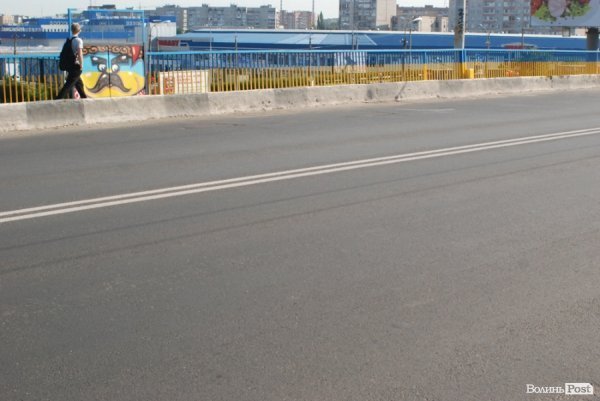 Синьо-жовтий міст у Луцьку. ФОТО