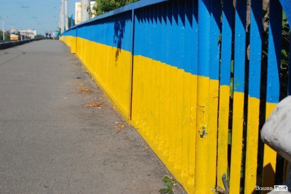 Синьо-жовтий міст у Луцьку. ФОТО