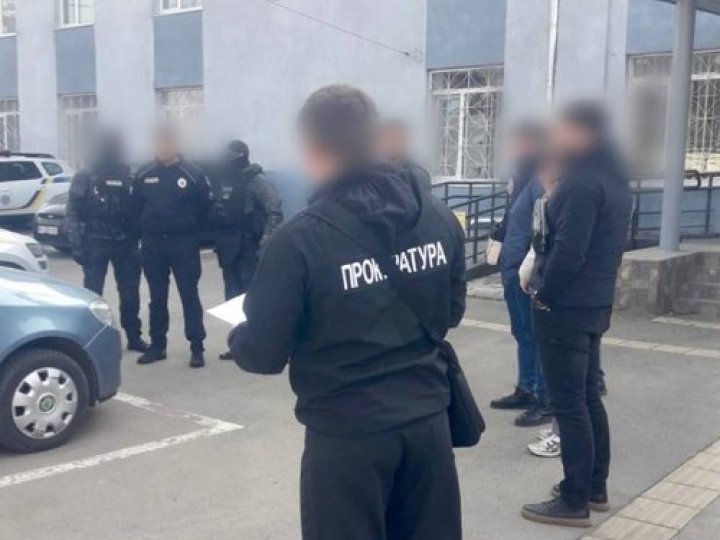 Луцького правоохоронця звільнили з лав поліції за підозрою у переправленні військовозобов'язаного у Молдову