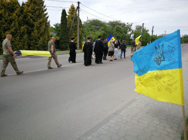 Прикрив собою побратимів: на Волині попрощалися з Героєм Миколою Жуком