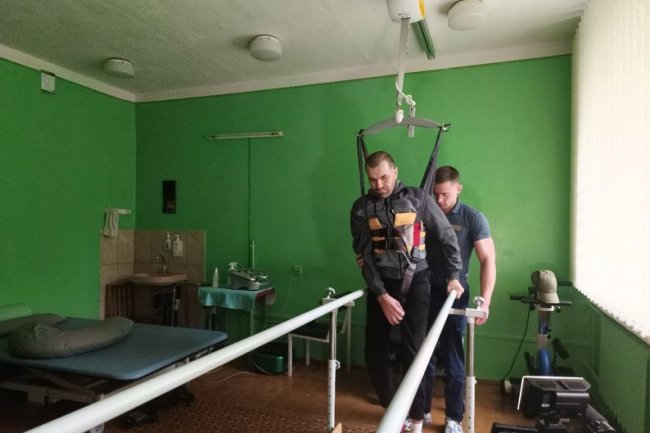 «Дивиться на себе й усміхається»: у Луцьку пораненому бійцю відновили череп 