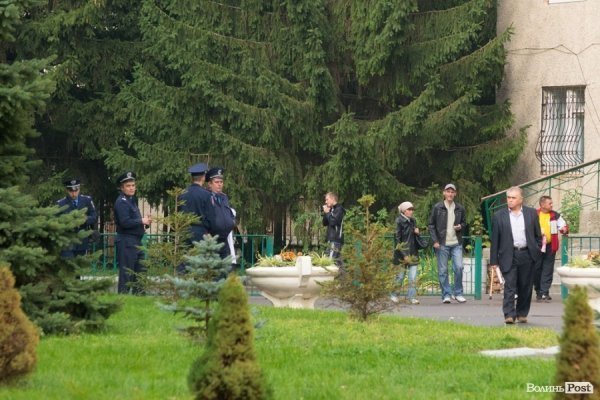 Янукович у Луцьку: засилля міліції і величезні затори. ФОТО