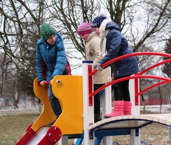 На Прибужжі активно відкривають дитячі майданчики