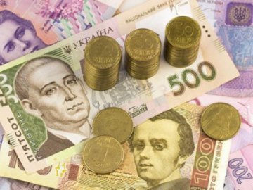 Зарплати муніципалам, дороговартісна запчастина до медапарату і вибори: у Луцьку «перекроїли» бюджет