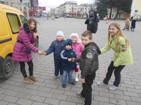 Волинські підлітки показали у фото, як бачать проблему насильства. ФОТО