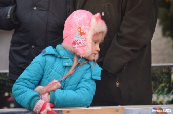 У Луцьку запалили новорічну ялинку. ФОТО