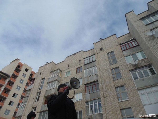 Волинські автомайданівці навідалися до керівників області з «подарунками». ФОТО. ВІДЕО