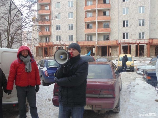 Волинські автомайданівці навідалися до керівників області з «подарунками». ФОТО. ВІДЕО