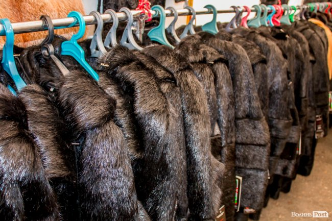 Від білизни до шикарних шуб: у Луцьку – Харківський ярмарок. ФОТО