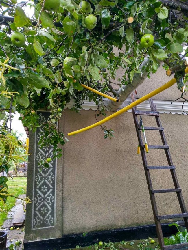 Внаслідок буревію у двох селах на Горохівщині люди сидять без газу