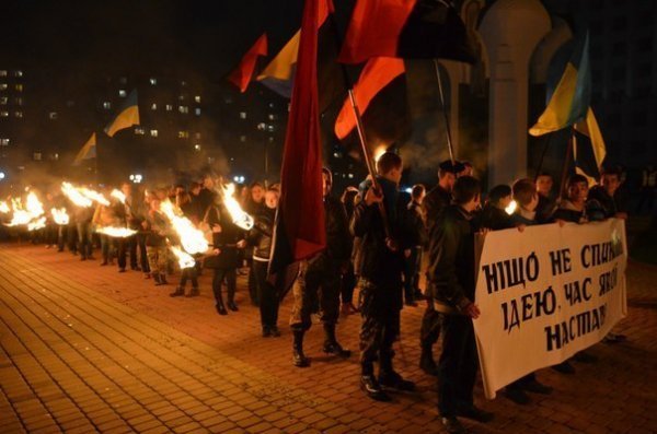 Лучан кличуть на смолоскипну ходу. ФОТО