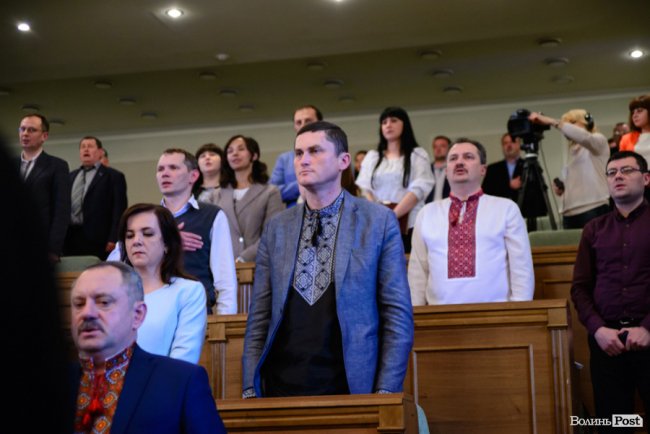 В центрі - депутат Володимир Кучер 