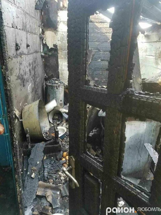 На Волині у бабусі згорів будинок. ФОТО