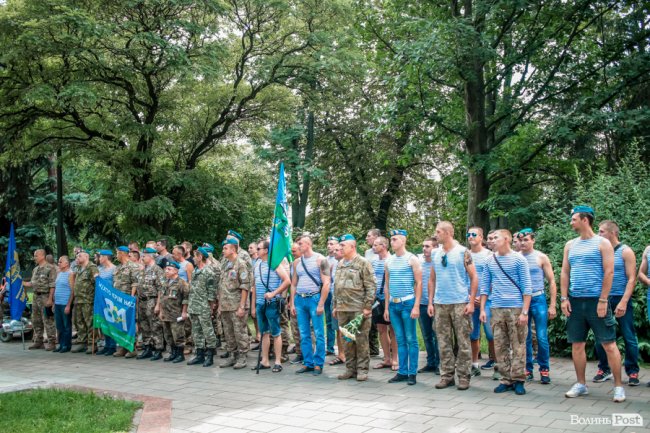 У Луцьку вшанували десантників. ФОТО