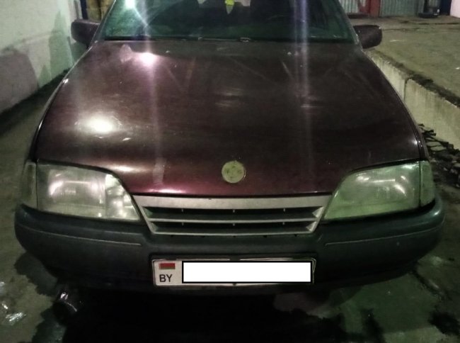 Білорус позбувся автівки на Волині через контрабандні сигарети. ФОТО