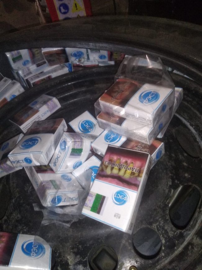 Білорус позбувся автівки на Волині через контрабандні сигарети. ФОТО