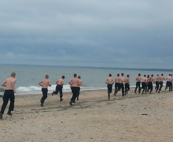 «Чорні чоловічки». ФОТО