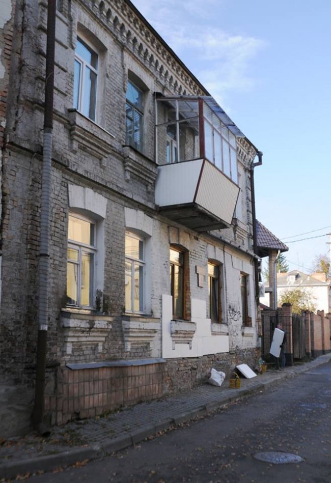 «Хто нищить наше місто?» – лучанин обурений утепленням історичного будинку. ФОТО