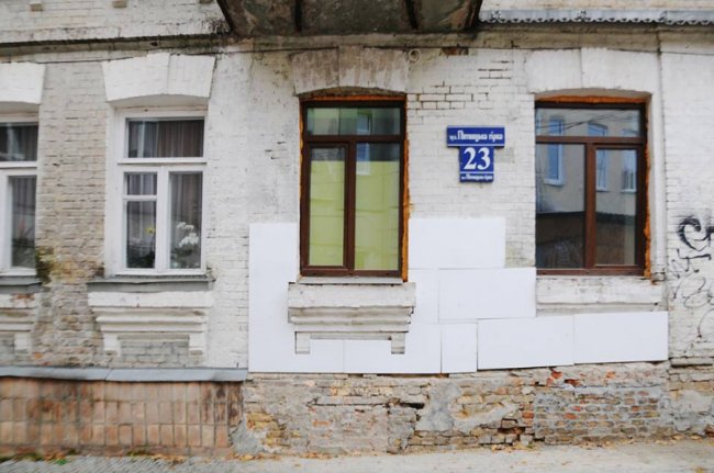 «Хто нищить наше місто?» – лучанин обурений утепленням історичного будинку. ФОТО