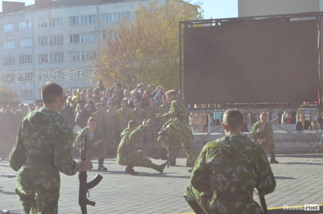 «Нам є що захищати»: урочиста посвята ліцеїстів у Луцьку.  ФОТО