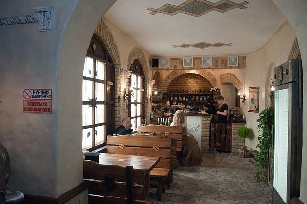 Якою Ви були, Груня Кац? Смачного Луцька!