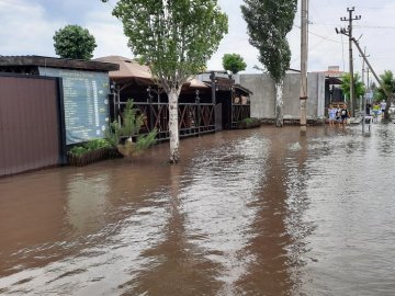 У курортному селищі Коблеве злива затопила вулиці та бази відпочинку. ФОТО