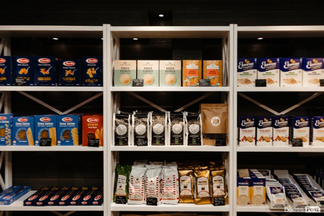 Час небанальних і красивих подарунків: де у Луцьку купити набори із корисних смаколиків*