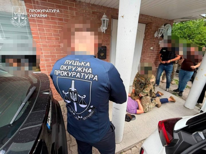 Лучанин вимагав 10 000 доларів у родини прикордонника: його судитимуть