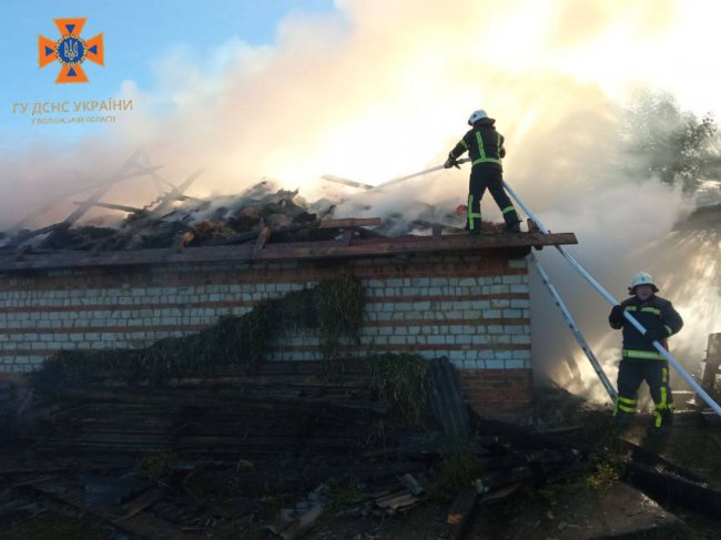 Замикання електромережі: на Волині горіло 3 будинки. ФОТО