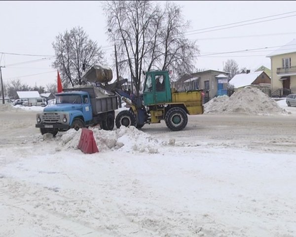 Олександр Лазорко і партія УДАР допомогли розчищати Луцьк від снігу. ФОТО *