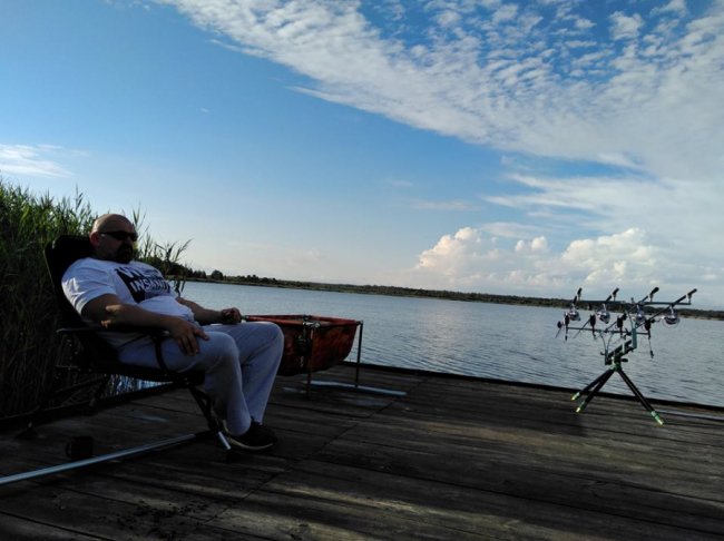 Як Вірастюк ловив рибу на волинському озері. ФОТО