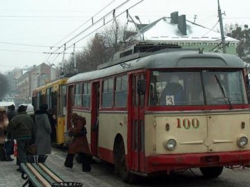 Бути добру: у Рівному хлопець подарував майже 200 квитків на проїзд у тролейбусі