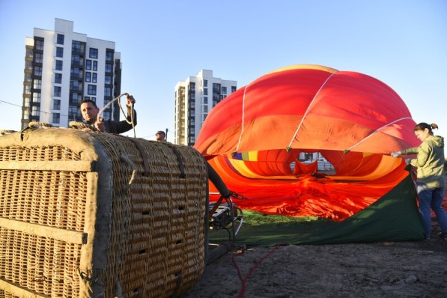 У Луцьку розпочався карнавал повітряних куль. Літали над «Суперновою». ФОТО