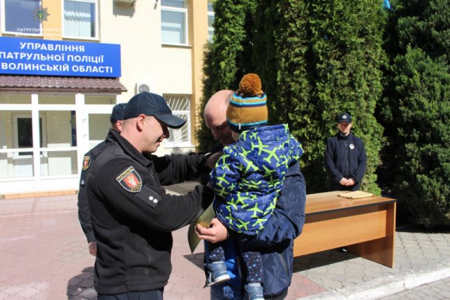 У Луцьку нагородили патрульних, які брали участь у війні з Росією. ФОТО