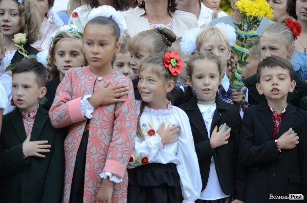 Перший дзвоник у луцьких школах. ФОТОРЕПОРТАЖ