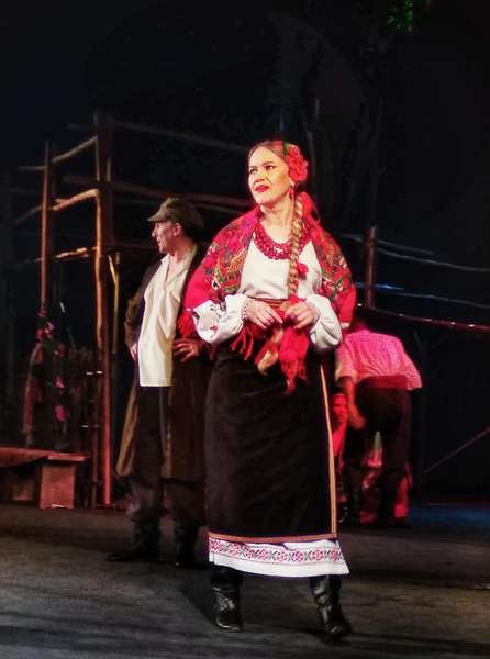 Луцькі пенсіонери безкоштовно переглянули виставу «Безталанна». ФОТО